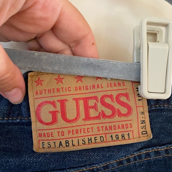 GUESS AUTHENTIC ORIGINAL JEANS VINTAGE DARK WASH CROPPED BLUE JEANS SIZE 31 - Picture 4 of 7